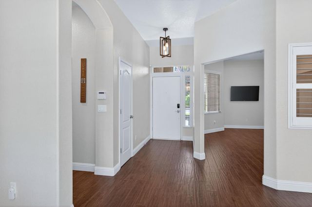 2319 Prescott Avenue, Clovis, CA 93619