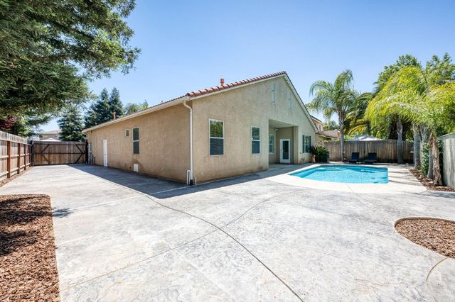 2319 Prescott Avenue, Clovis, CA 93619