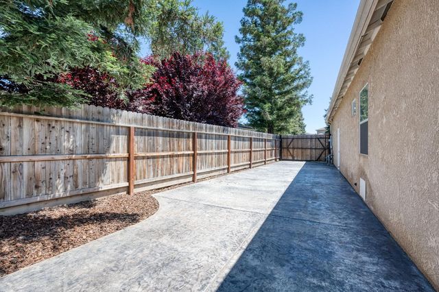 2319 Prescott Avenue, Clovis, CA 93619