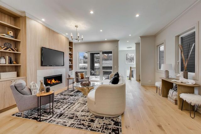 4442 N Greenview Avenue, Chicago, IL 60640