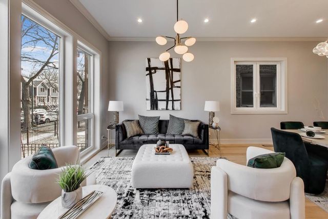 4442 N Greenview Avenue, Chicago, IL 60640