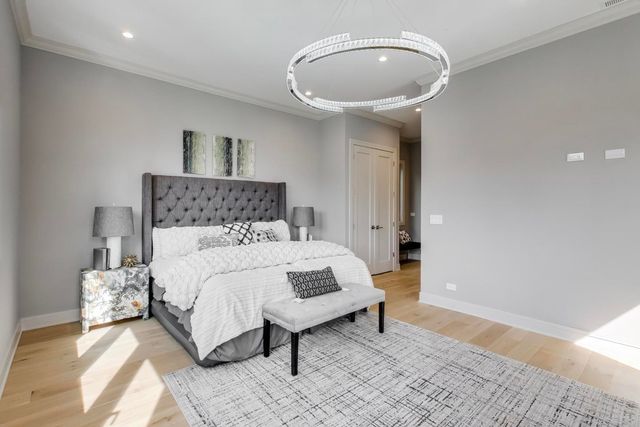 4442 N Greenview Avenue, Chicago, IL 60640