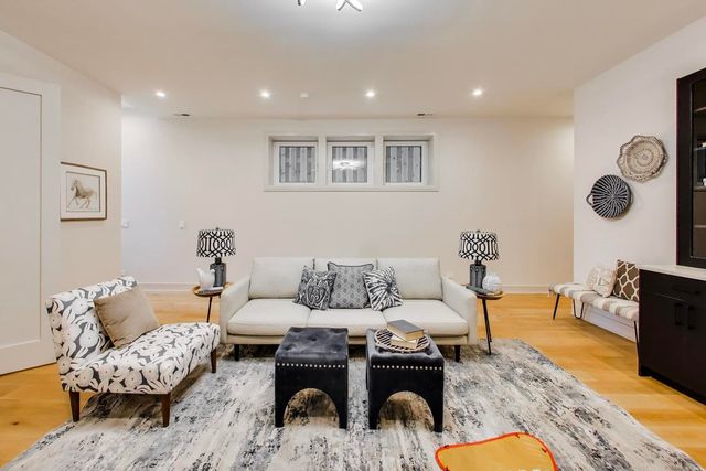 4442 N Greenview Avenue, Chicago, IL 60640