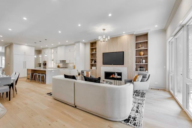 4442 N Greenview Avenue, Chicago, IL 60640