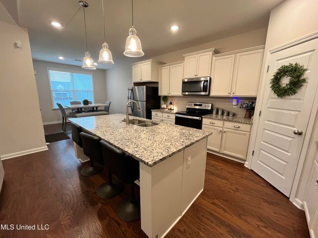 7276 Edgewater Drive, Olive Branch, MS 38654