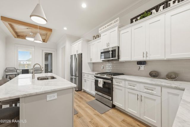206 Oak Village Drive, Scott, LA 70583