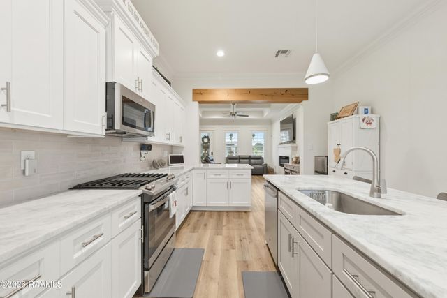 206 Oak Village Drive, Scott, LA 70583