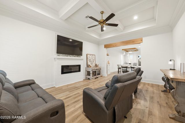 206 Oak Village Drive, Scott, LA 70583