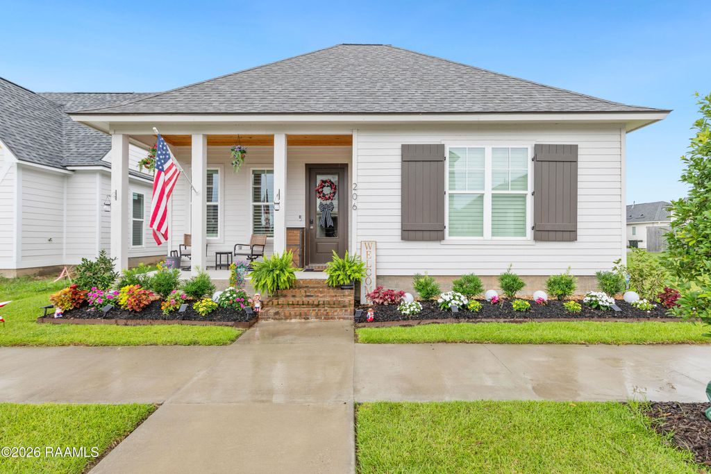 206 Oak Village Drive, Scott, LA 70583