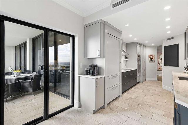 2660 Peachtree Road NW 34F, Atlanta, GA 30305