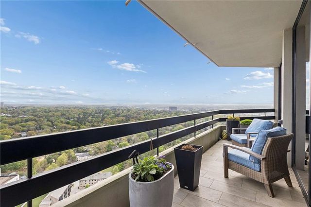 2660 Peachtree Road NW 34F, Atlanta, GA 30305