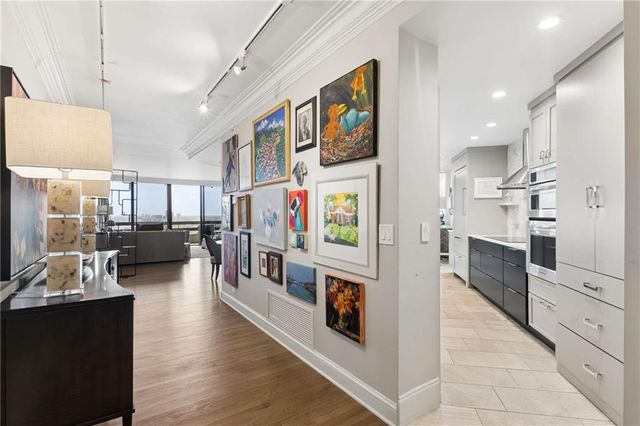 2660 Peachtree Road NW 34F, Atlanta, GA 30305