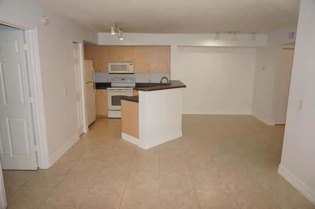 4021 San Marino Boulevard 204, West Palm Beach, FL 33409