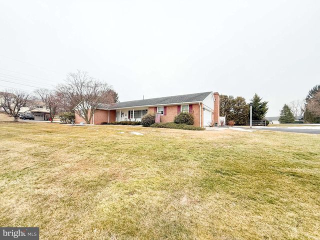 34 ACORN CIRCLE, Chambersburg, PA 17202