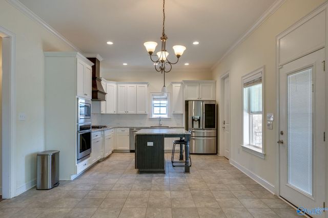 103 Willow Lake Circle SW, Huntsville, AL 35824