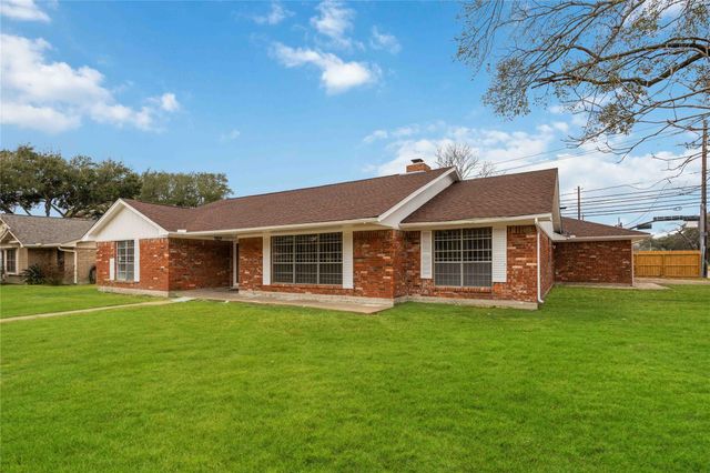 4800 Burning Tree Drive, Baytown, TX 77521