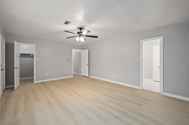 4800 Burning Tree Drive, Baytown, TX 77521