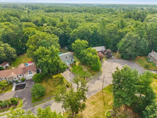 32 Maria Ln, Taunton, MA 02780
