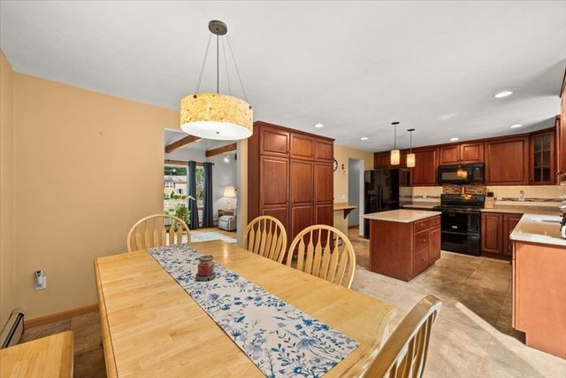 32 Maria Ln, Taunton, MA 02780