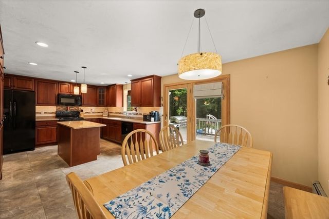 32 Maria Ln, Taunton, MA 02780