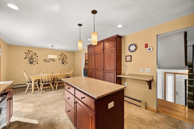 32 Maria Ln, Taunton, MA 02780