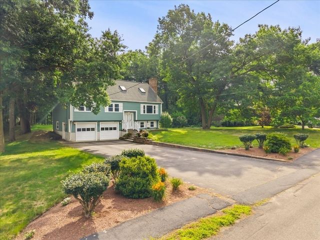 32 Maria Ln, Taunton, MA 02780