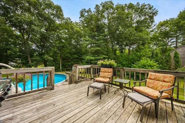 32 Maria Ln, Taunton, MA 02780