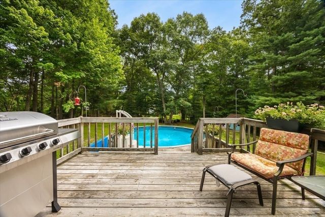 32 Maria Ln, Taunton, MA 02780