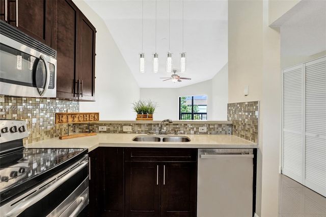 9946 Nob Hill Place 9946, Sunrise, FL 33351