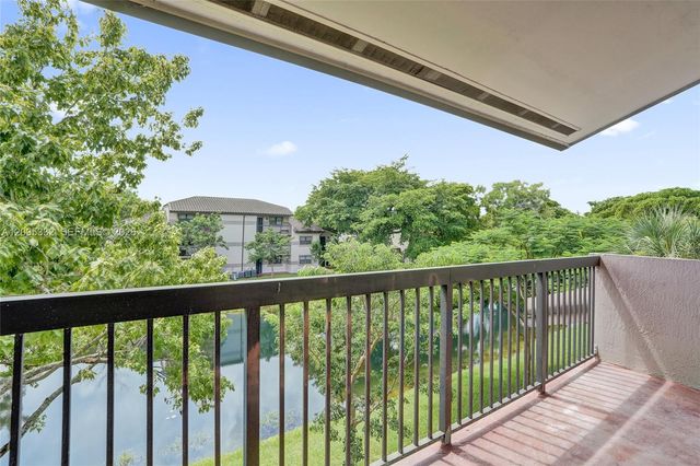 9946 Nob Hill Place 9946, Sunrise, FL 33351