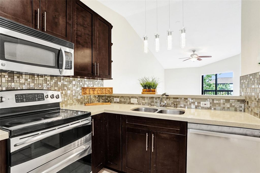 9946 Nob Hill Place 9946, Sunrise, FL 33351