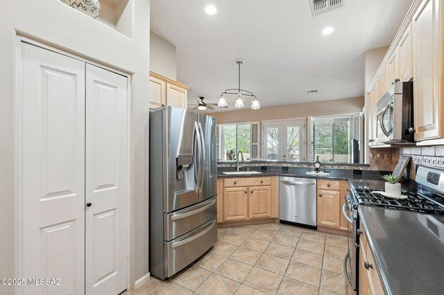 13634 N Holly Grape Drive, Marana, AZ 85658