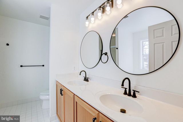 125 CROMWELL DR, Lincoln University, PA 19352