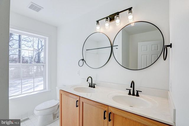 125 CROMWELL DR, Lincoln University, PA 19352