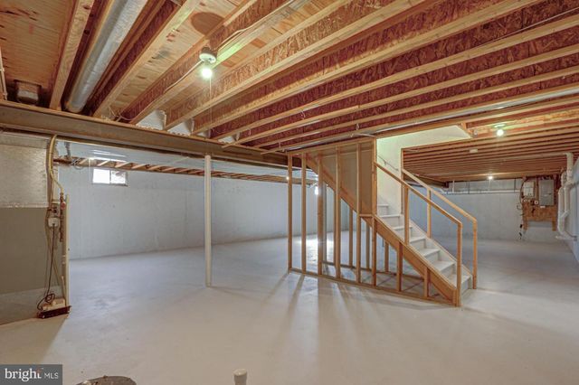 125 CROMWELL DR, Lincoln University, PA 19352