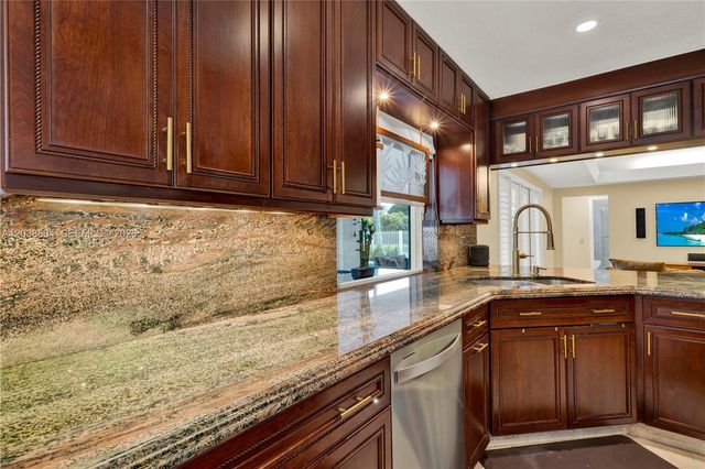 8940 SW 160th St, Palmetto Bay, FL 33157