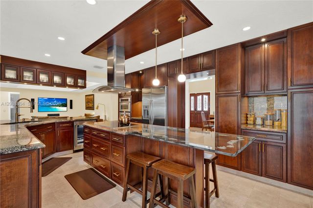 8940 SW 160th St, Palmetto Bay, FL 33157