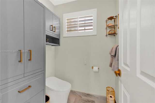 8940 SW 160th St, Palmetto Bay, FL 33157