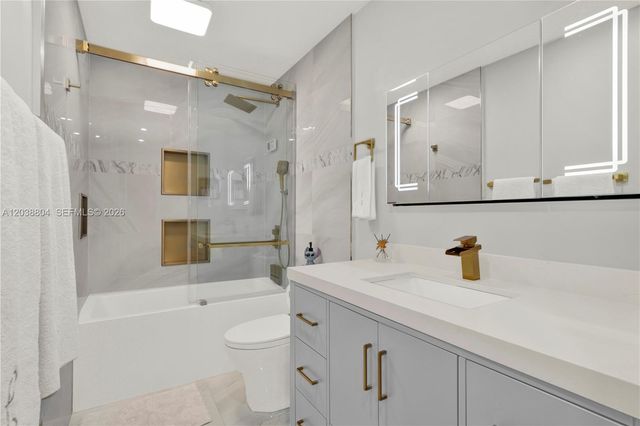 8940 SW 160th St, Palmetto Bay, FL 33157
