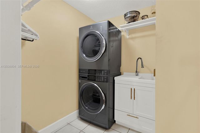8940 SW 160th St, Palmetto Bay, FL 33157