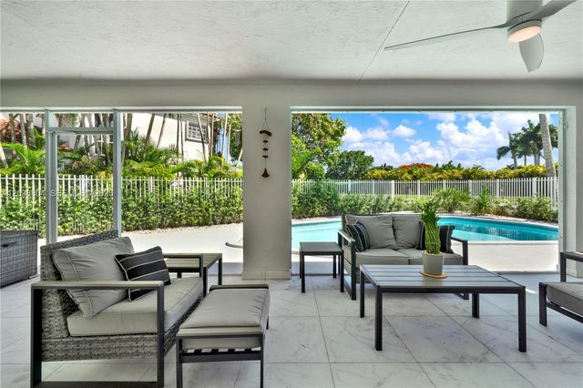 8940 SW 160th St, Palmetto Bay, FL 33157