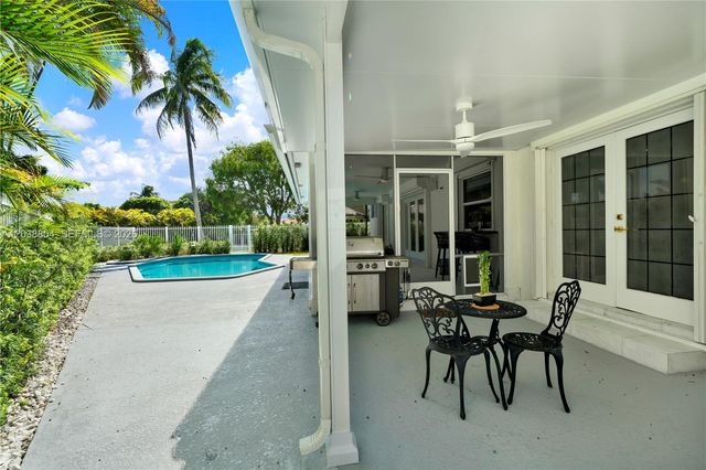 8940 SW 160th St, Palmetto Bay, FL 33157