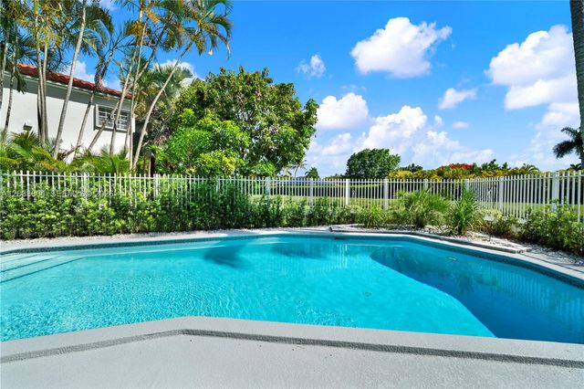 8940 SW 160th St, Palmetto Bay, FL 33157