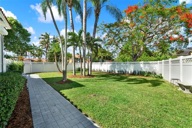 8940 SW 160th St, Palmetto Bay, FL 33157