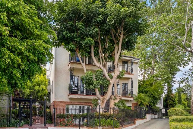 2630 Pirineos Way 13, Carlsbad, CA 92009