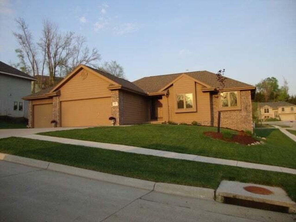 201 SHALEY Circle, Council Bluffs, IA 51503