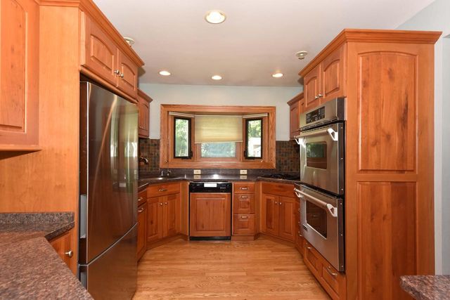 12810 W Meadow LANE, New Berlin, WI 53151