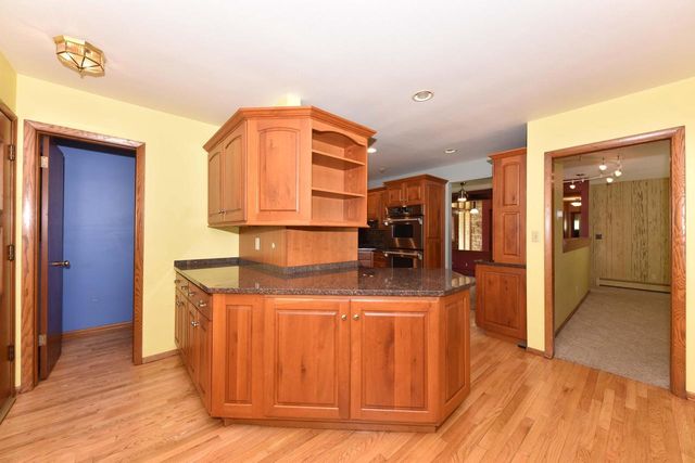 12810 W Meadow LANE, New Berlin, WI 53151