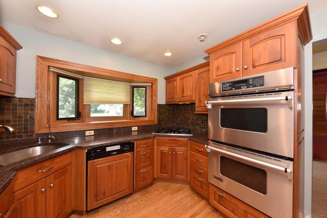 12810 W Meadow LANE, New Berlin, WI 53151