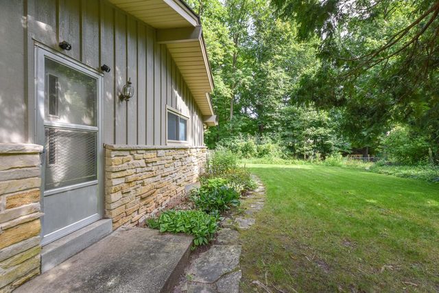 12810 W Meadow LANE, New Berlin, WI 53151